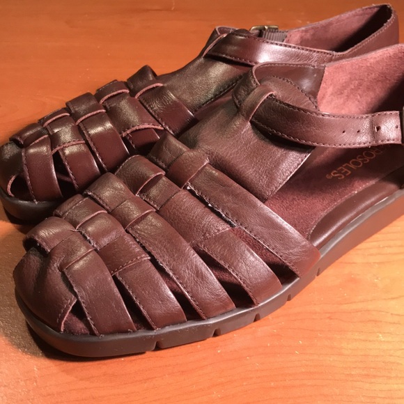 Women’s closed toe aerosoles sandals size 8.5 - Picture 5 of 5